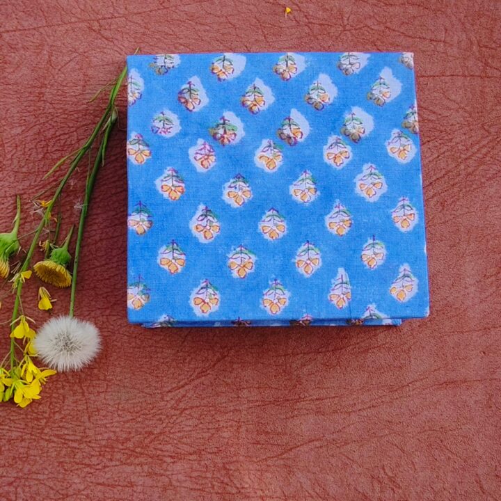 Hand Block Sticky Note Memo Storage Box with Note Paper Bundle – Notepad Holder & Organizer for Office, Home, and School